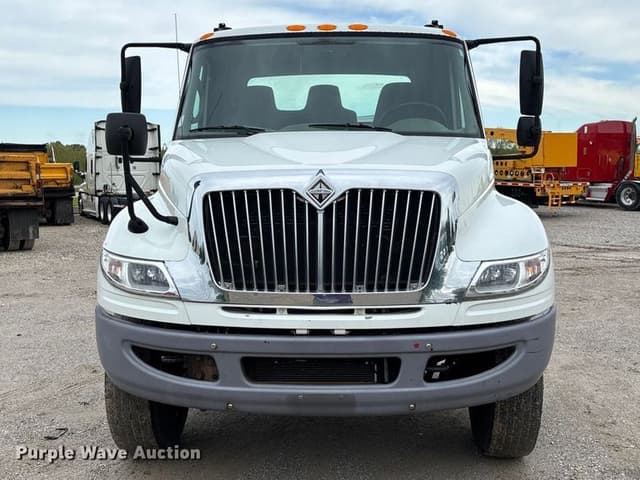 Image of International Durastar 4300 equipment image 1
