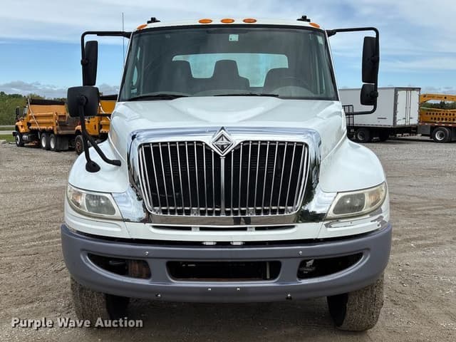 Image of International Durastar 4300 equipment image 1