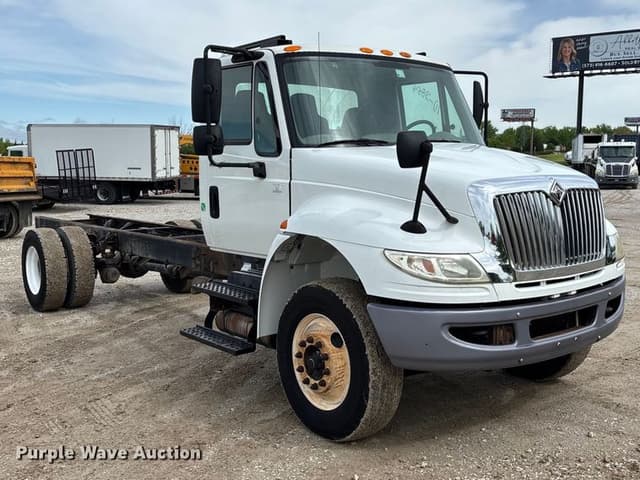 Image of International Durastar 4300 equipment image 2