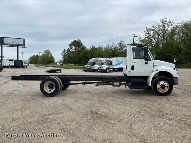 Image of International Durastar 4300 equipment image 3