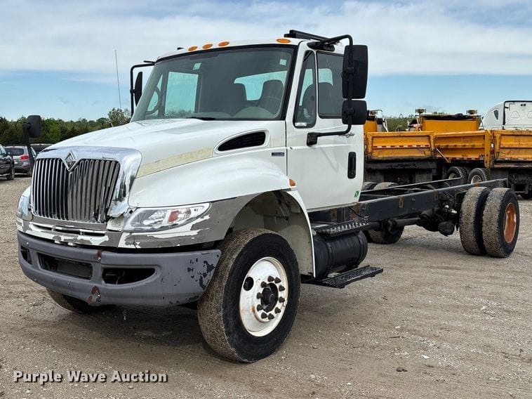 2010 International Durastar 4300 Equipment Image0