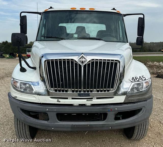 Image of International Durastar 4300 equipment image 1