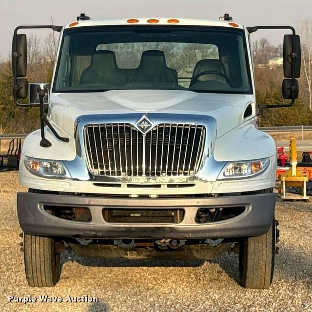 Image of International Durastar 4300 equipment image 1