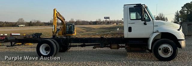 Image of International Durastar 4300 equipment image 3