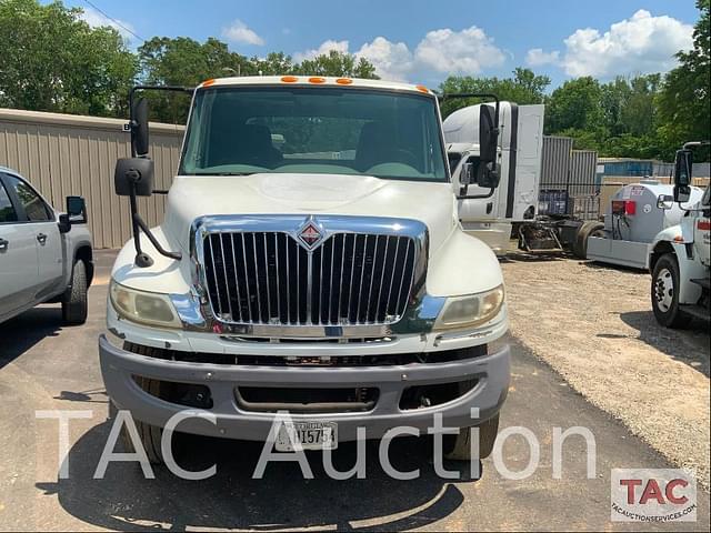 Image of International DuraStar 4400 equipment image 1