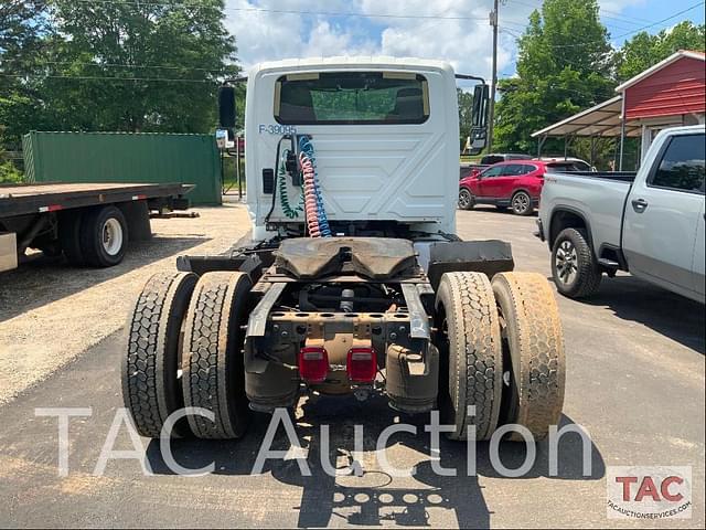 Image of International DuraStar 4400 equipment image 3
