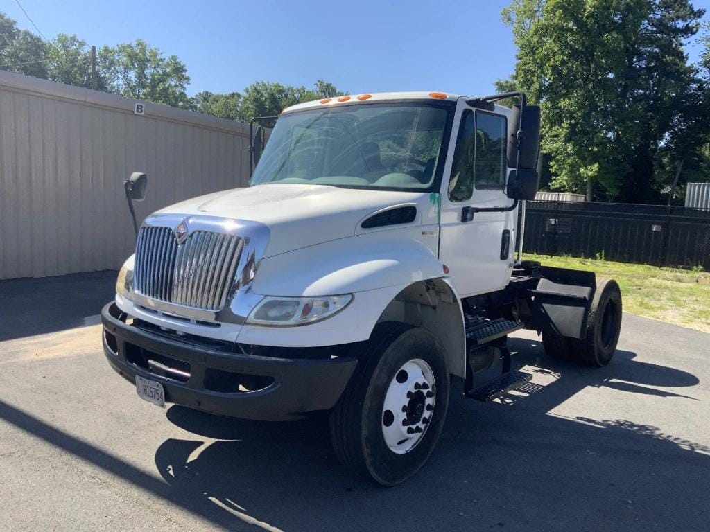 2010 International DuraStar 4400 Equipment Image0