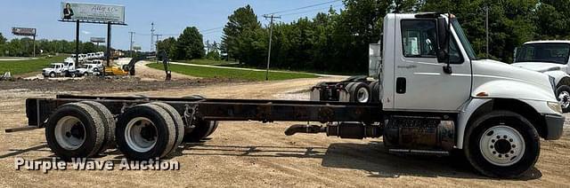 Image of International DuraStar 4400 equipment image 3