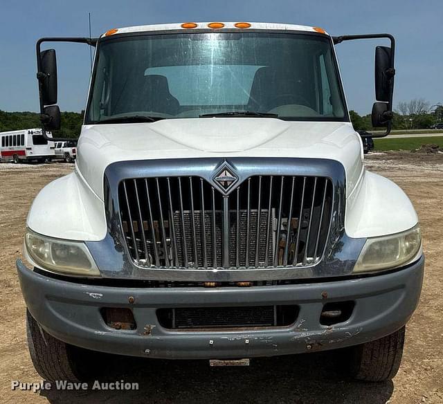 Image of International DuraStar 4400 equipment image 1