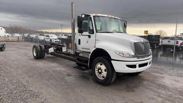 Image of International Durastar 4300 equipment image 4