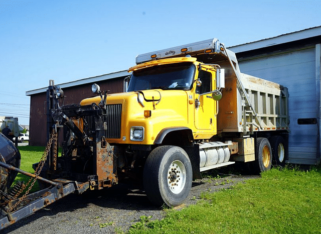Image of International Paystar 5500i equipment image 1