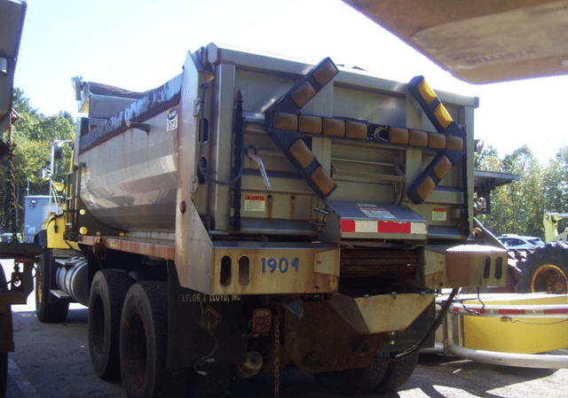 Image of International Paystar 5600 equipment image 3