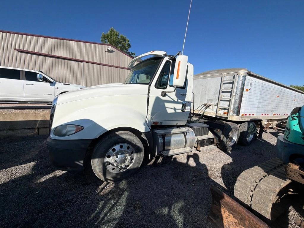 2010 International ProStar Premium Equipment Image0