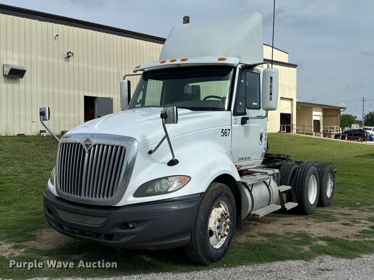 2010 International ProStar Premium Equipment Image0