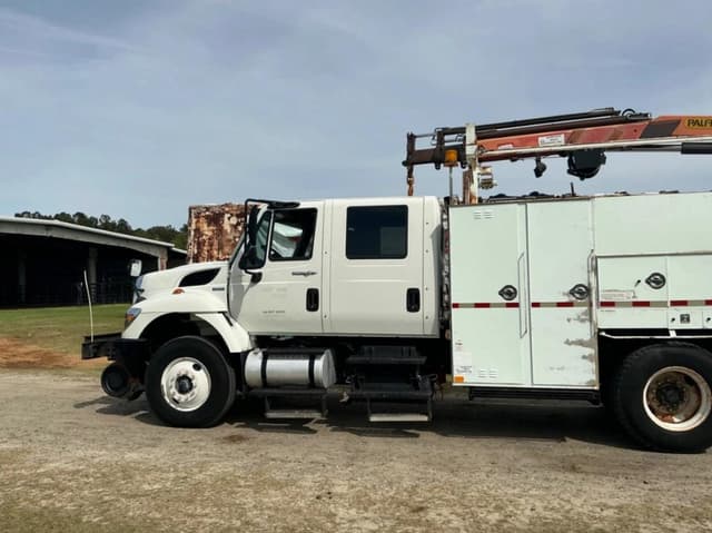 Image of International 7400 equipment image 1