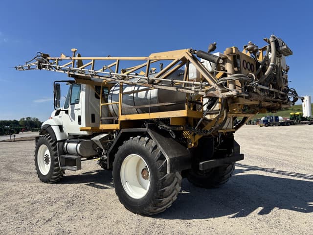 Image of International 7400 SFA equipment image 2