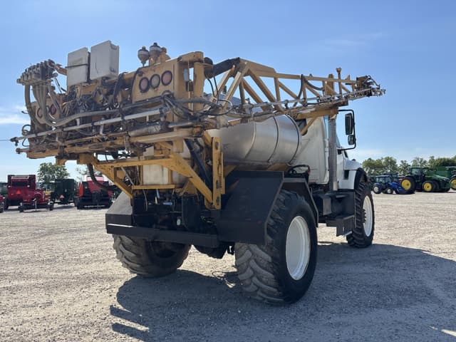 Image of International 7400 SFA equipment image 4