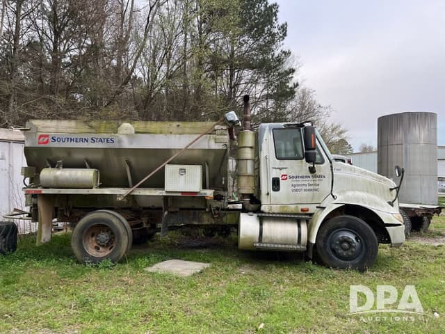 Image of International Transtar 8600 equipment image 4