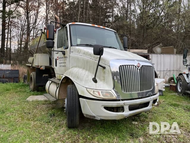 Image of International Transtar 8600 equipment image 2