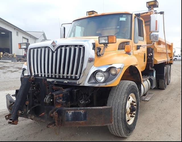 Image of International Workstar 7400 equipment image 2