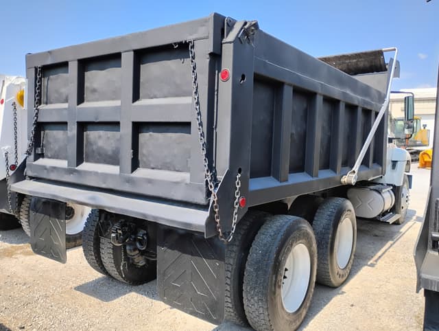 Image of International Workstar 7400 equipment image 3