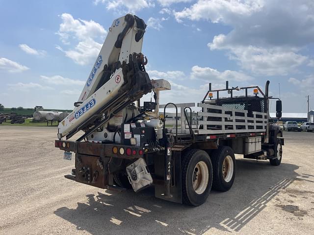 Image of International Workstar 7500 equipment image 2
