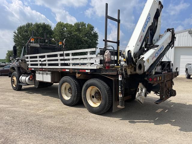 Image of International Workstar 7500 equipment image 3