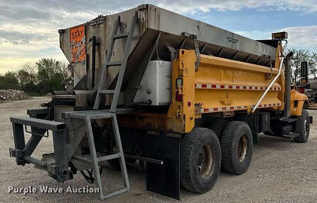 Image of International Workstar 7500 equipment image 4