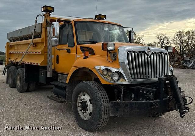 Image of International Workstar 7500 equipment image 2
