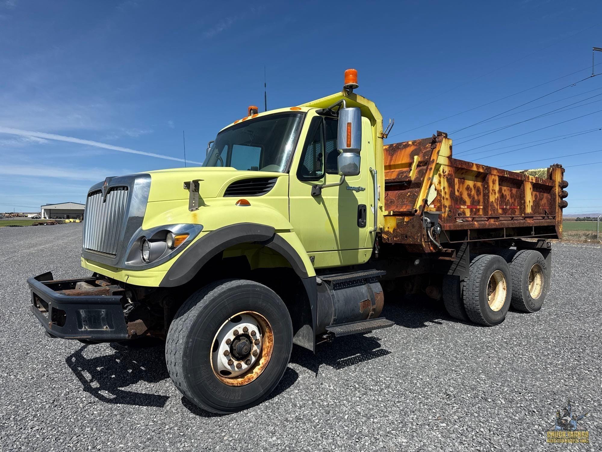 2010 International WorkStar 7600 Equipment Image0