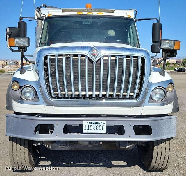 Image of International WorkStar 7600 equipment image 1