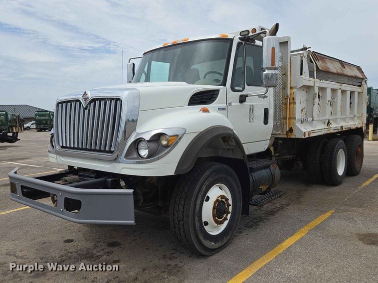 2010 International WorkStar 7600 Equipment Image0