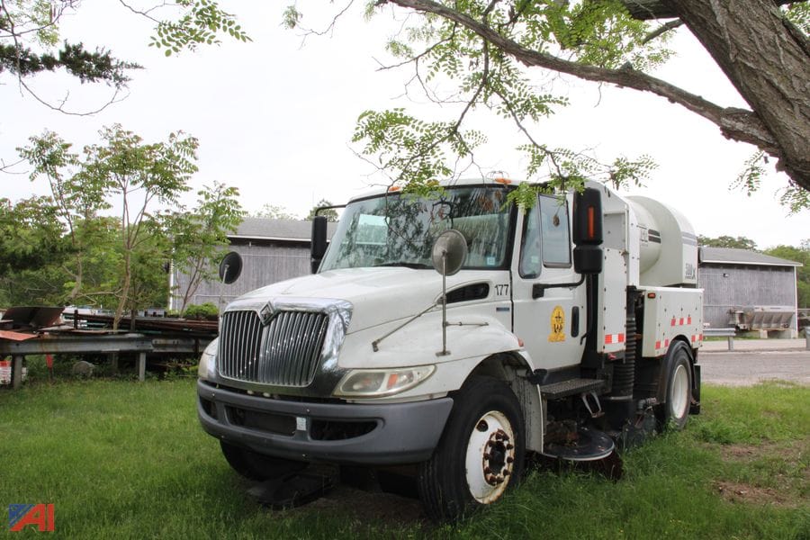 2010 International Durastar 4300 Equipment Image0