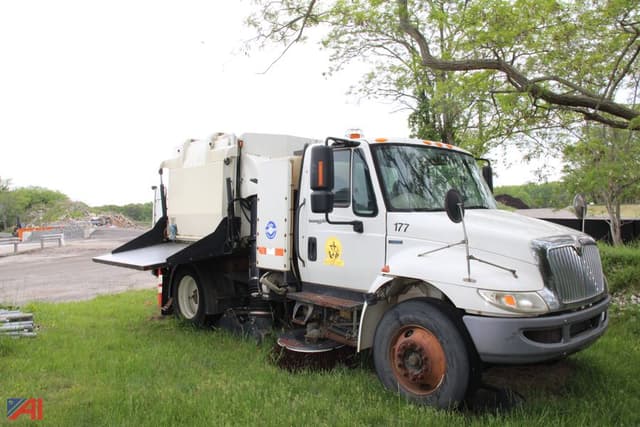 Image of International Durastar 4300 equipment image 3