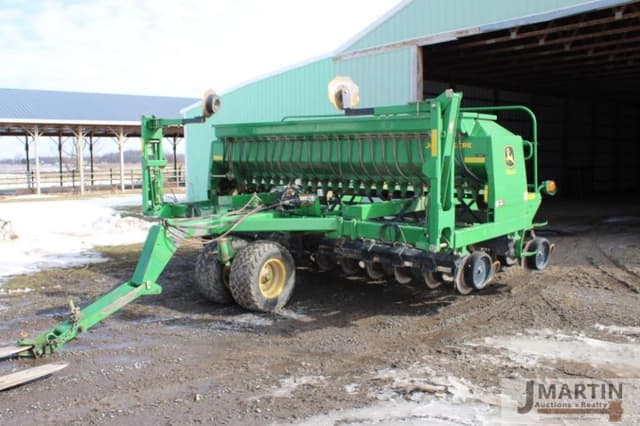 Image of John Deere 1590 equipment image 1