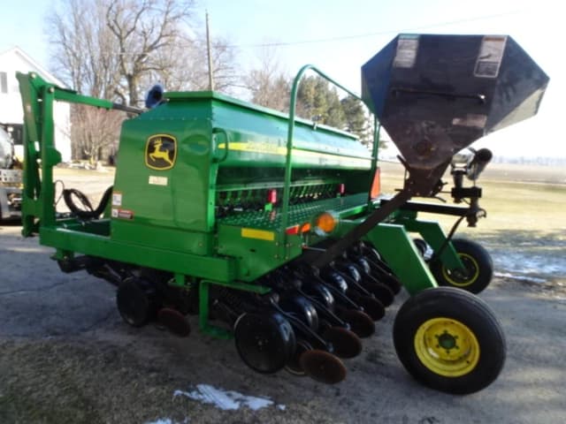 Image of John Deere 1590 equipment image 1