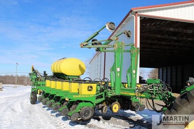 Image of John Deere 1770 equipment image 1