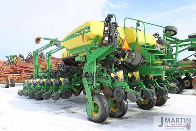 Image of John Deere 1770 equipment image 3