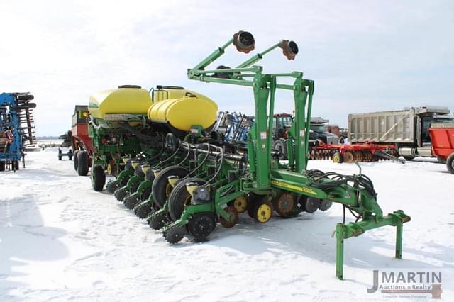 Image of John Deere 1770 equipment image 1