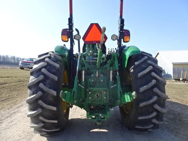 Image of John Deere 5075M equipment image 2