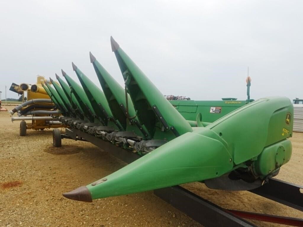 2010 John Deere 608C Equipment Image0