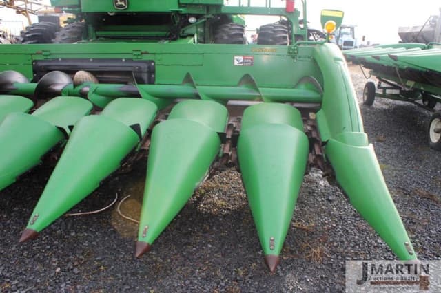 Image of John Deere 608C equipment image 4