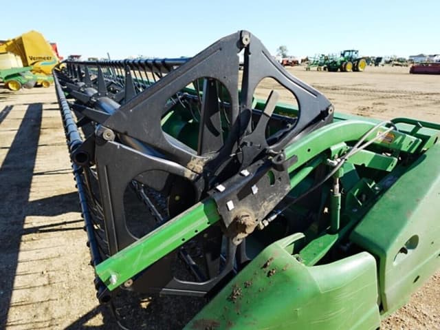 Image of John Deere 635F equipment image 4