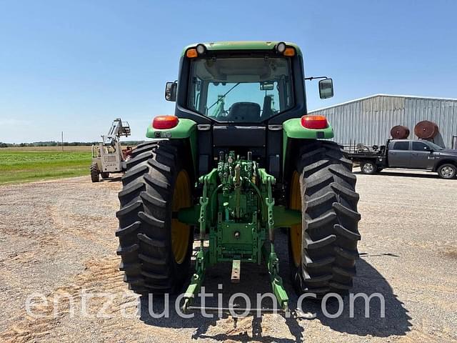 Image of John Deere 7330 equipment image 4