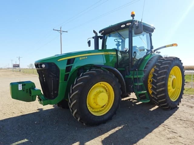 Image of John Deere 8245R equipment image 2