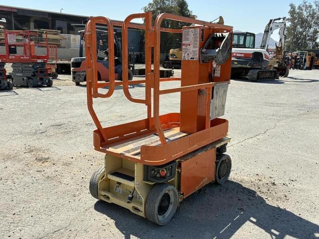 Image of JLG 1230ES equipment image 2