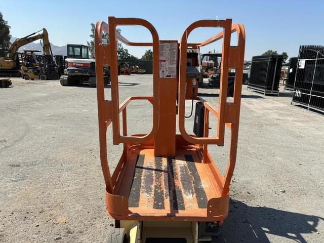 Image of JLG 1230ES equipment image 4