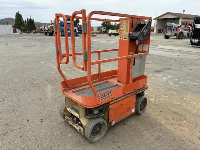 Image of JLG 1230ES equipment image 2