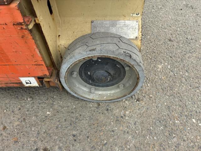 Image of JLG 1230ES equipment image 4