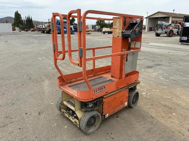 Image of JLG 1230ES equipment image 2